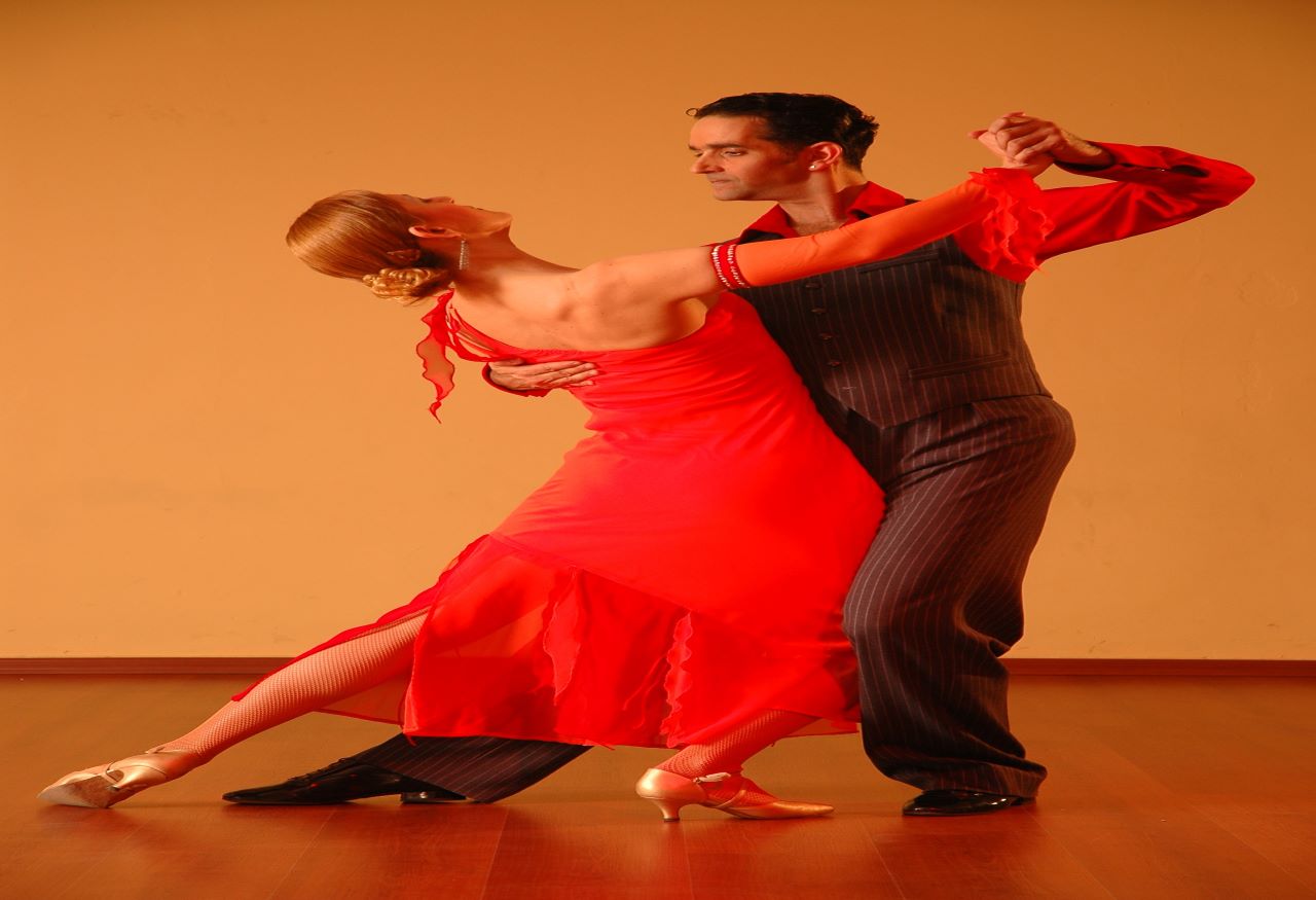 Ballroom Dancing Courses: Become a Professional Ballroom Dancer ...