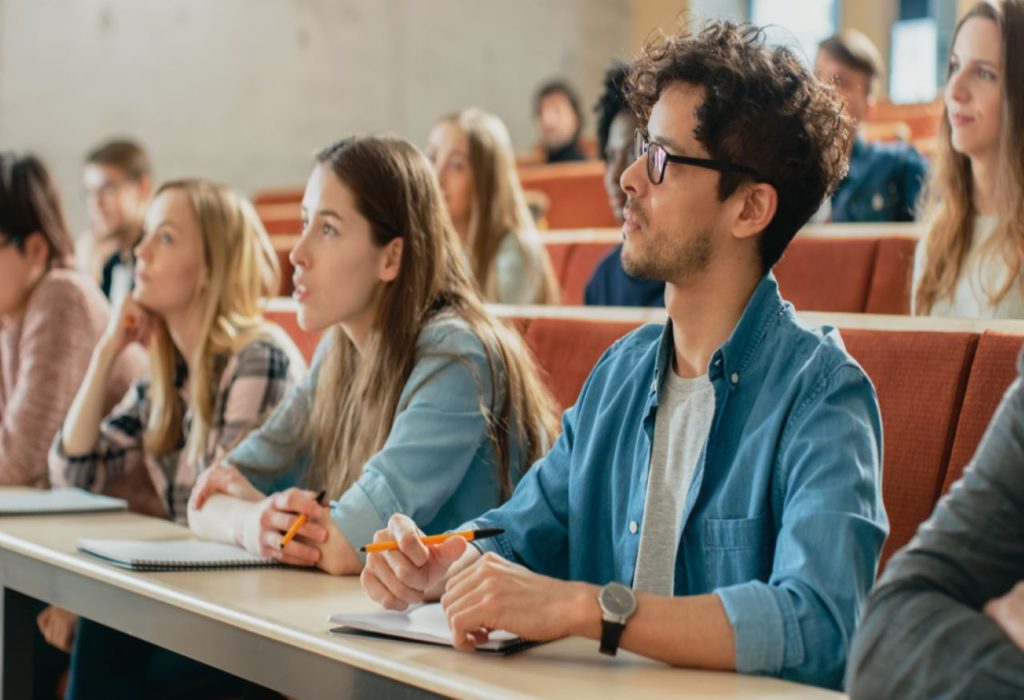 University Lowers Entry Grades