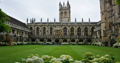 magdalen college students vote to remove portrait of Queen Elizabeth II